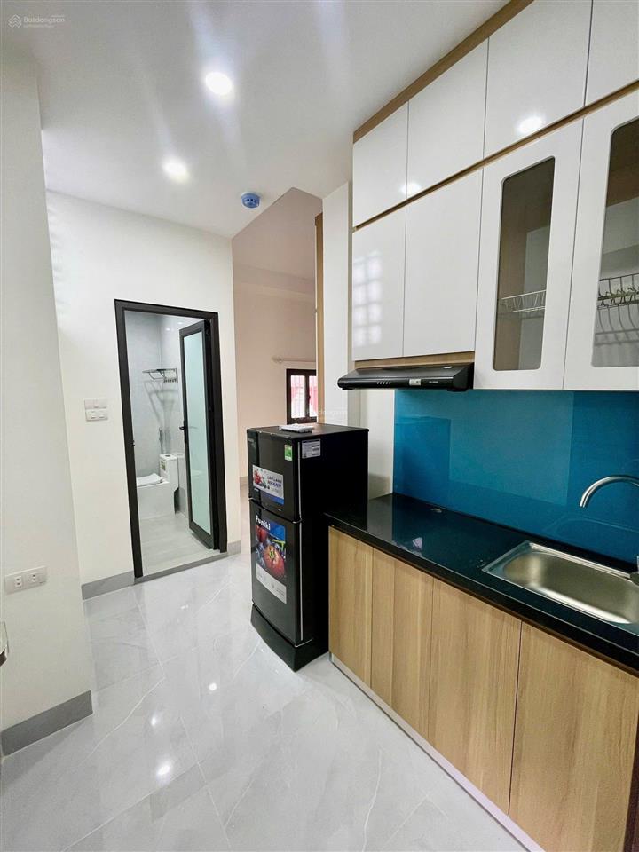 Cho thuê ccmn full đồ, có gác xép, 4 người ở, chỉ 4.9tr/th, tại 612 đê la thành, cách xe bus 100m