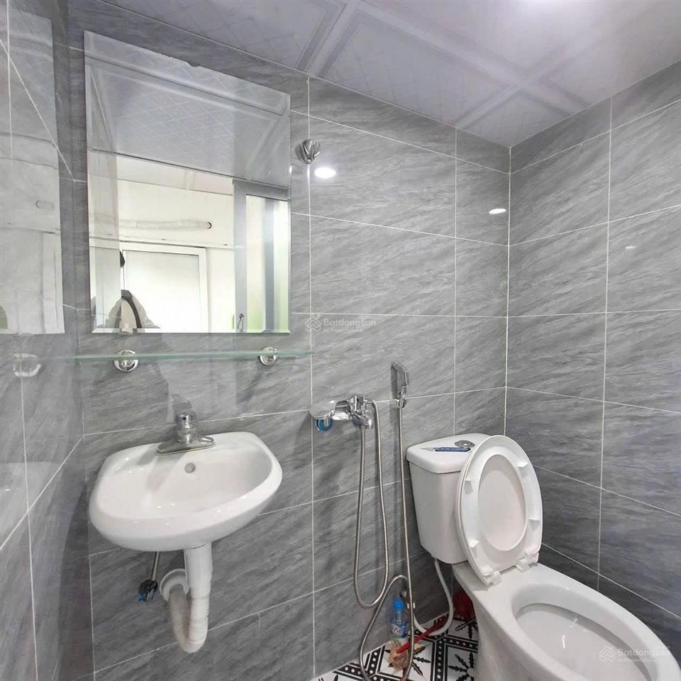 Giá 999 triệu, bán căn hộ tập thể tòa a1, dt 24m2, phố 8/3, quỳnh mai, full nội thất.  0395 804 ***