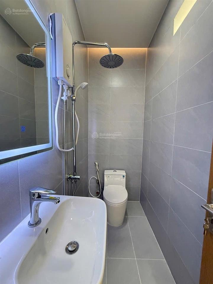 Nhà đẹp tân phú sát đầm sen, 2 tầng 3pn, hxh đỗ cửa, tặng full nội thất, chỉ 6.399 tỷ