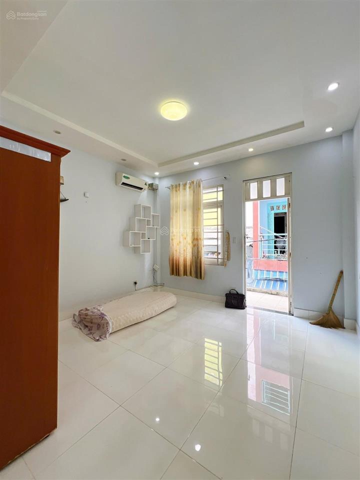 Giảm sốc còn 4.7 tỷ! nhà 2 tầng kdc tên lửa, 52m², 2 mặt hẻm, sổ vuông, vào ở ngay, hiếm có!