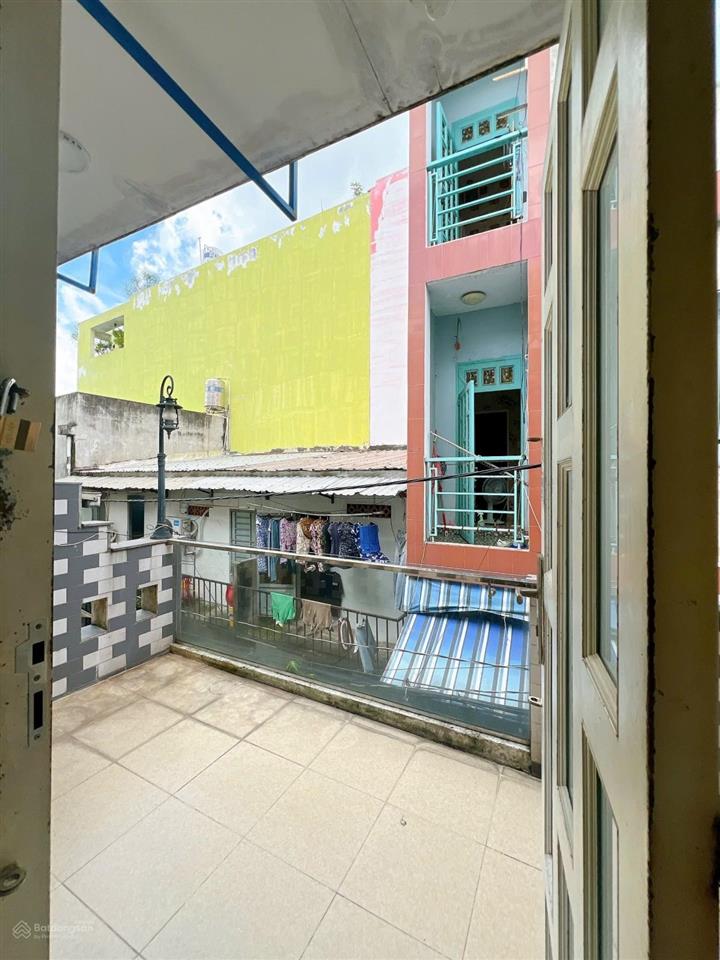 Giảm sốc còn 4.7 tỷ! nhà 2 tầng kdc tên lửa, 52m², 2 mặt hẻm, sổ vuông, vào ở ngay, hiếm có!