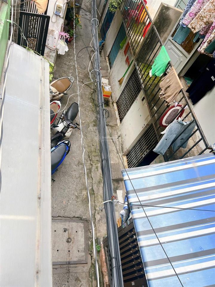 Giảm sốc còn 4.7 tỷ! nhà 2 tầng kdc tên lửa, 52m², 2 mặt hẻm, sổ vuông, vào ở ngay, hiếm có!