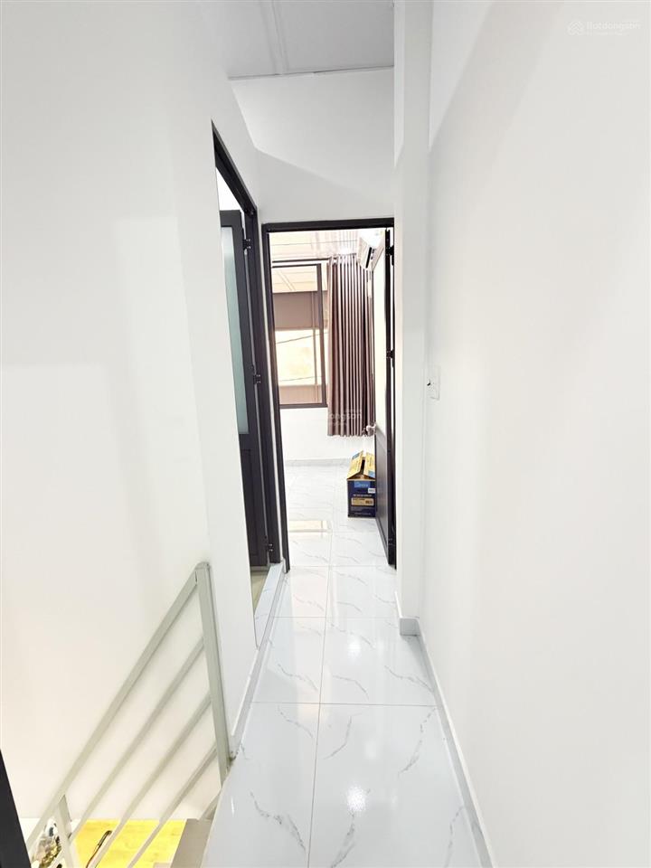 Nhà tân bình giáp quận 10  hẻm đẹp, 2 tầng kiên cố, 2pn 2wc, nở hậu tài lộc, sổ sẵn, giá tốt