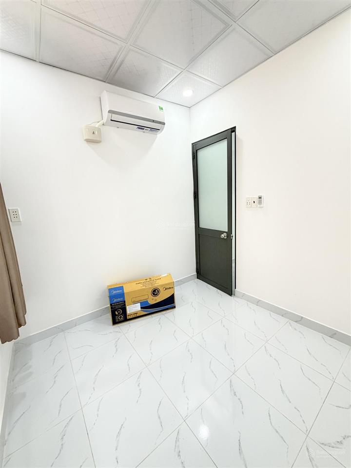 Nhà tân bình giáp quận 10  hẻm đẹp, 2 tầng kiên cố, 2pn 2wc, nở hậu tài lộc, sổ sẵn, giá tốt