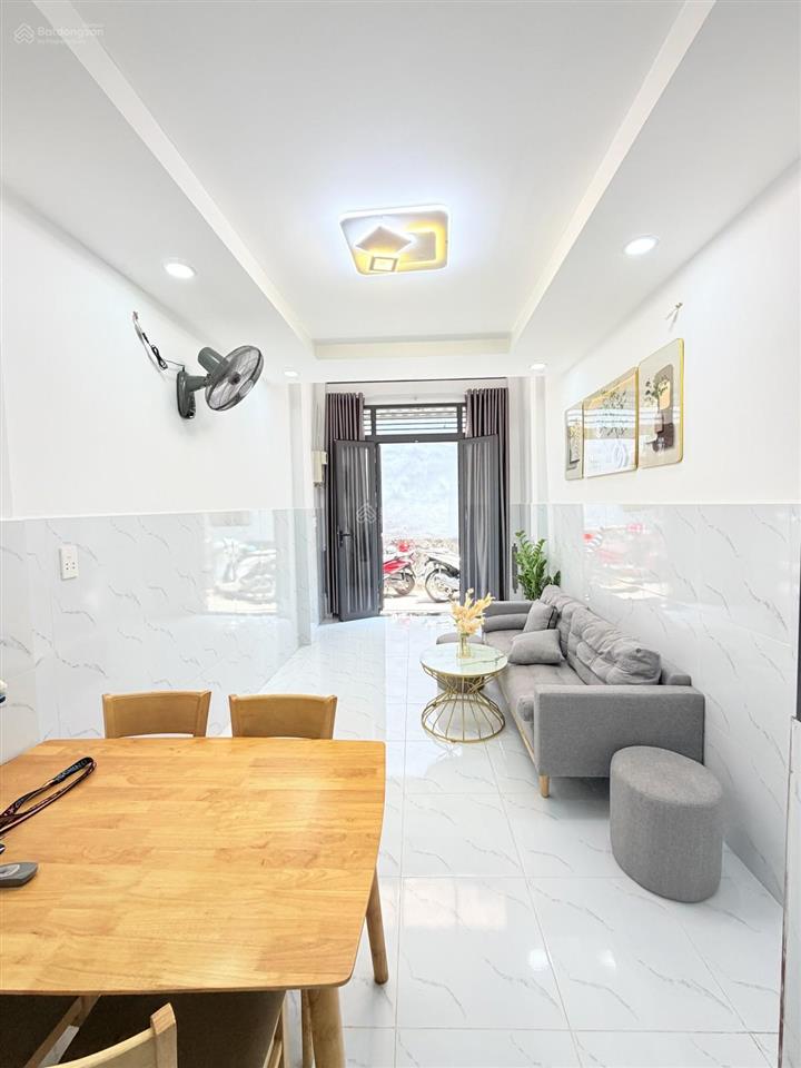 Nhà tân bình giáp quận 10  hẻm đẹp, 2 tầng kiên cố, 2pn 2wc, nở hậu tài lộc, sổ sẵn, giá tốt