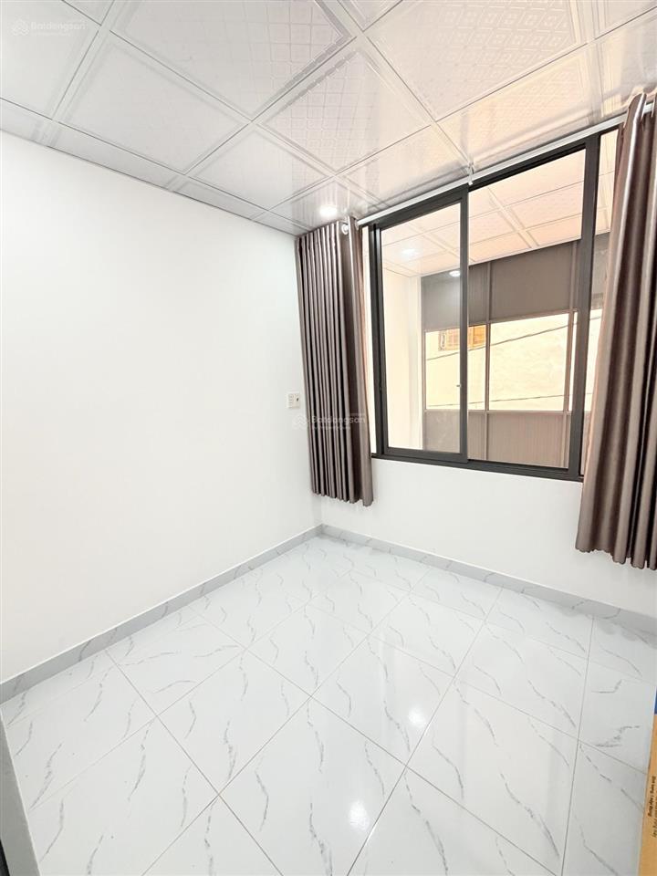 Nhà tân bình giáp quận 10  hẻm đẹp, 2 tầng kiên cố, 2pn 2wc, nở hậu tài lộc, sổ sẵn, giá tốt
