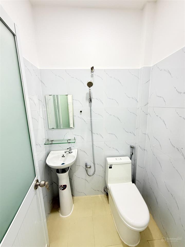 Nhà tân bình giáp quận 10  hẻm đẹp, 2 tầng kiên cố, 2pn 2wc, nở hậu tài lộc, sổ sẵn, giá tốt