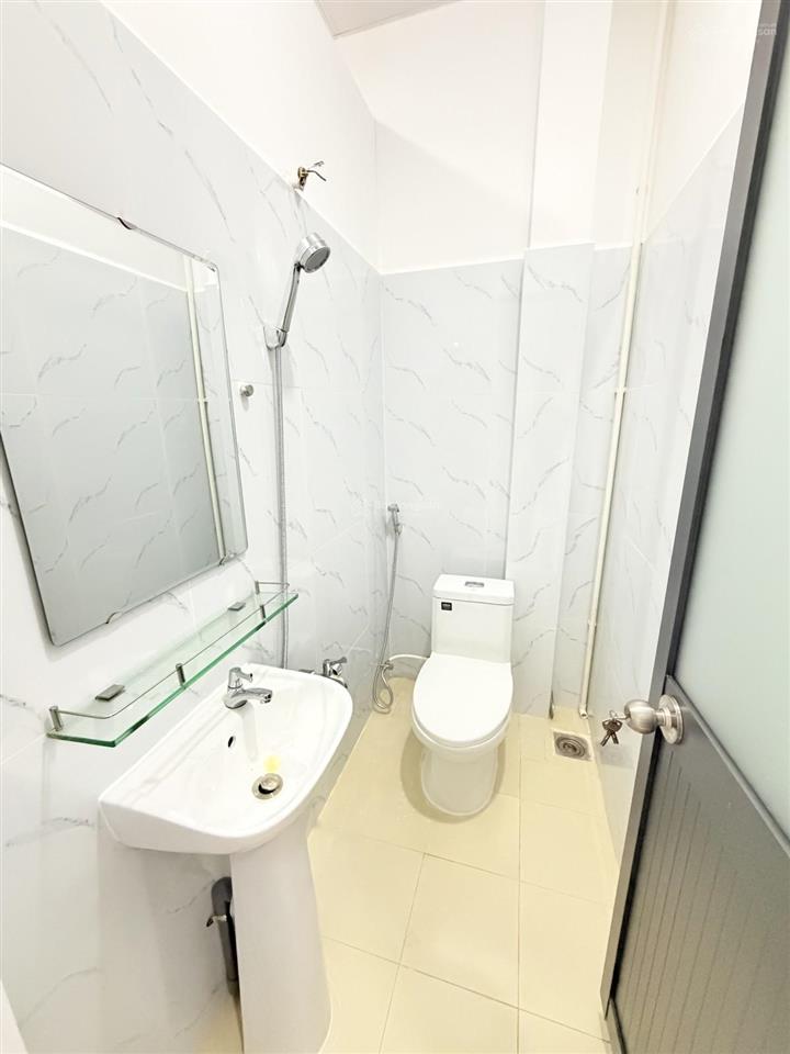 Nhà tân bình giáp quận 10  hẻm đẹp, 2 tầng kiên cố, 2pn 2wc, nở hậu tài lộc, sổ sẵn, giá tốt
