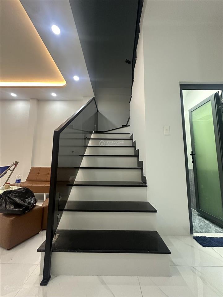 Sát mt lũy bán bích, 4.4x15m vuông đẹp, 3 tầng btct, 115m2 sd, 3pn, shr, giá chỉ 6.55 tỷ tl