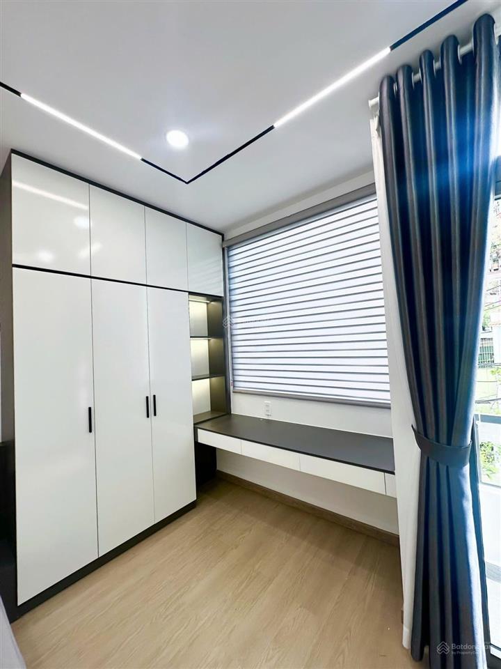 Giảm sốc còn 8.5 tỷ! nhà góc 2 mặt tiền hồng lạc, sát cc bàu cát, 4 tầng mới đẹp, kinh doanh đỉnh