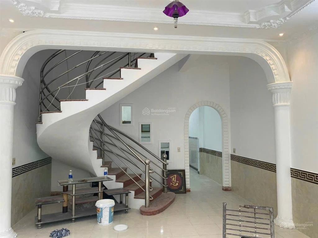 Giảm sốc 100 triệu! hxh nguyễn sơn 55m², 2 tầng btct, đang cho thuê 10 triệu/tháng, chỉ 6.3 tỷ