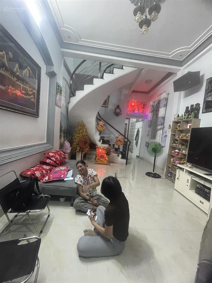 Hẻm 1 / hoàng xuân hoành  57m  2 tầng  cách hxh 10m  nhà đẹp ở ngay  5 tỷ tl