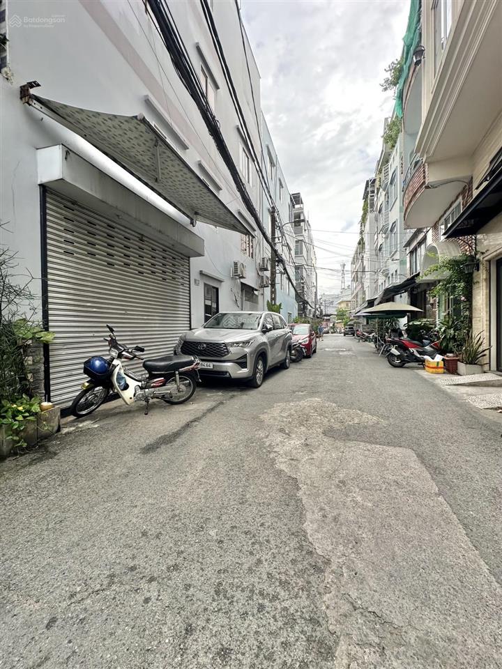 Chỉ 4 tỷ hơn sở hữu được căn nhà hxh tránh nhau, 2 tầng, 2pn, chỉ cần sơn phết là có ngay nhà mới