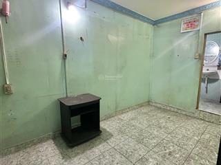 Chỉ 4 tỷ hơn sở hữu được căn nhà hxh tránh nhau, 2 tầng, 2pn, chỉ cần sơn phết là có ngay nhà mới