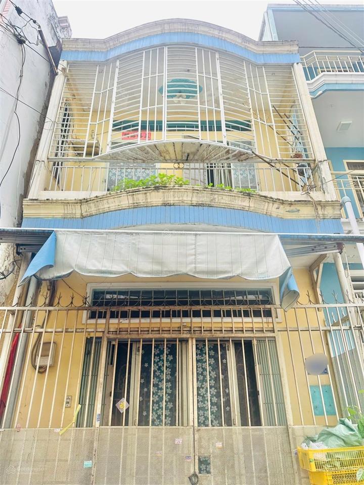 Chỉ 4 tỷ hơn sở hữu được căn nhà hxh tránh nhau, 2 tầng, 2pn, chỉ cần sơn phết là có ngay nhà mới