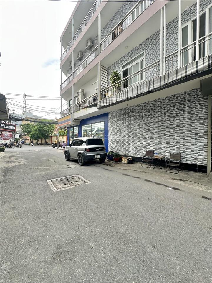 Chỉ 4 tỷ hơn sở hữu được căn nhà hxh tránh nhau, 2 tầng, 2pn, chỉ cần sơn phết là có ngay nhà mới