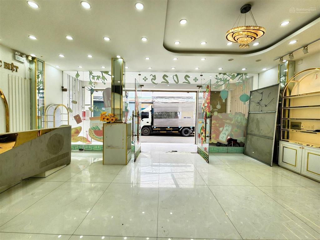 Chủ gấp bán bình tân, 76m2 mtkd ngang khủng 8m, 5 tầng 1 trêt, 3 lầu, 1 sân thượng giá 5.95 tỷ