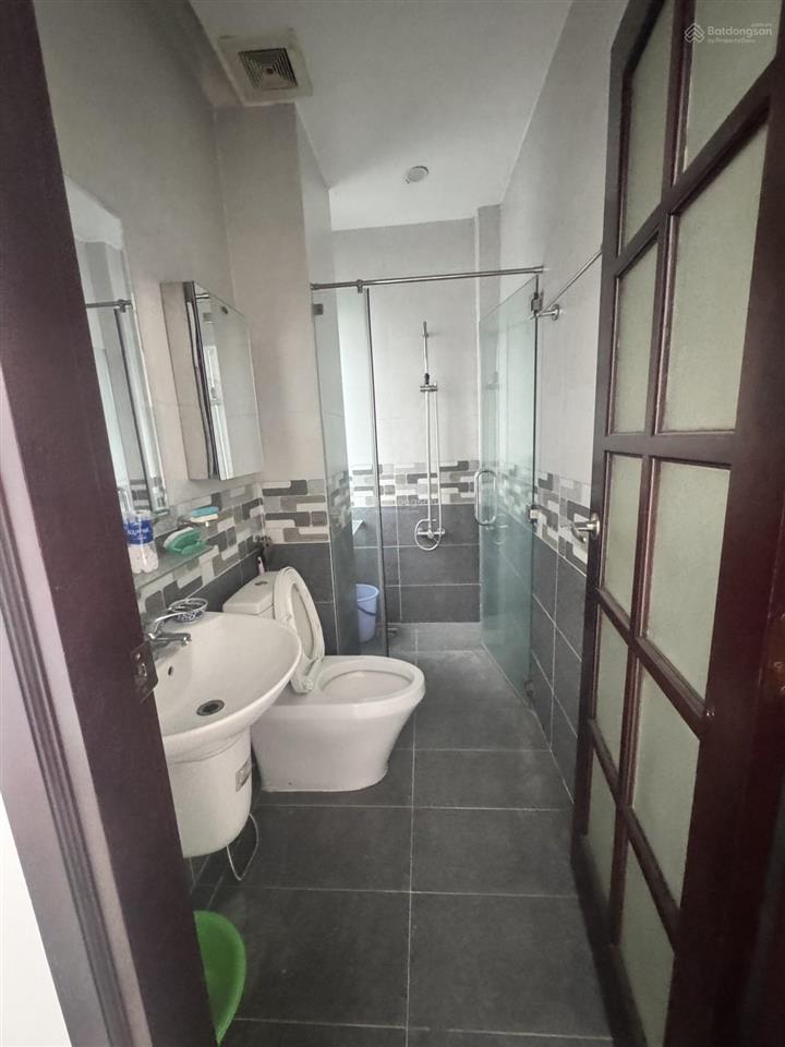 Chủ gấp bán giảm sốc còn 8,8 tỷ nhà 4 lầu hxh, cmt8quận 10 53 m2 nở hậu, vị trí đắc địa!