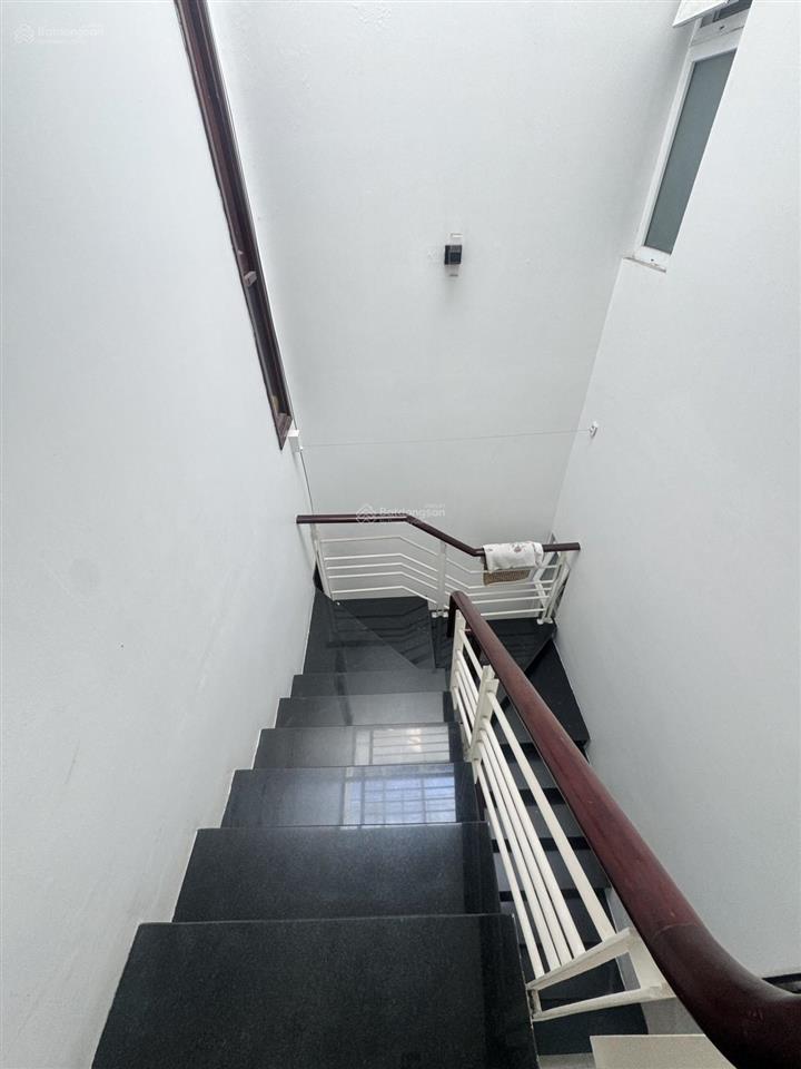 Chủ gấp bán giảm sốc còn 8,8 tỷ nhà 4 lầu hxh, cmt8quận 10 53 m2 nở hậu, vị trí đắc địa!