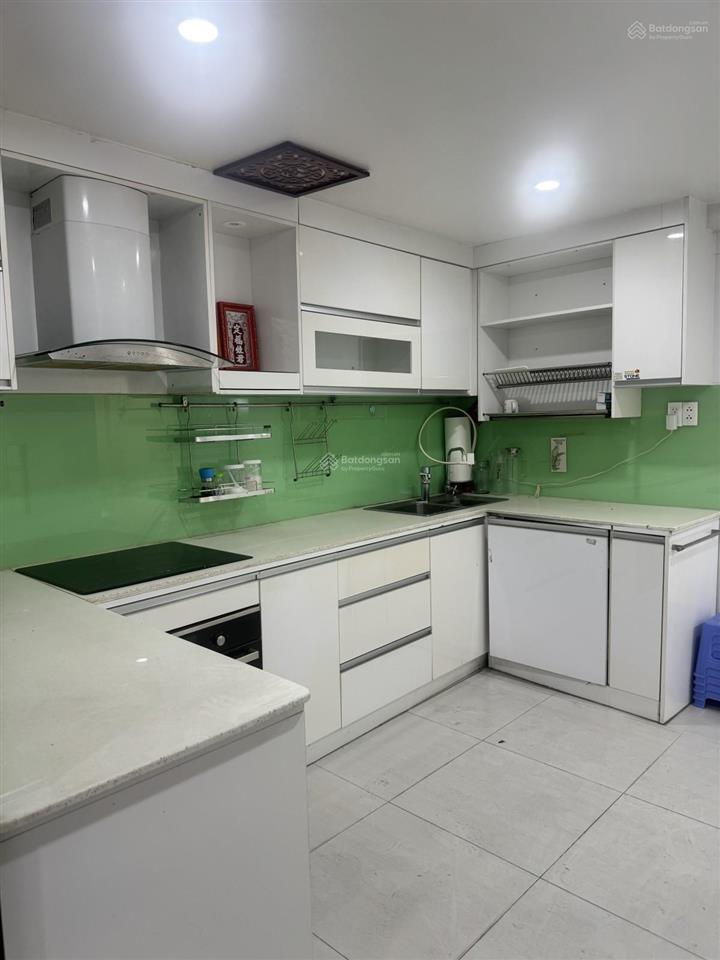 Chủ gấp bán giảm sốc còn 8,8 tỷ nhà 4 lầu hxh, cmt8quận 10 53 m2 nở hậu, vị trí đắc địa!