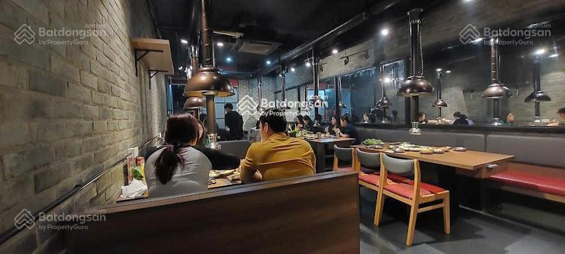 Cho thuê nhà mặt tiền 28a cao thắng ngang 8m, quận 3