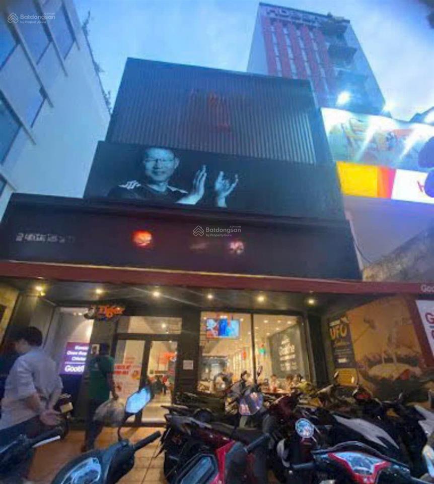 Cho thuê nhà góc 2 mặt tiền ngang 8m số 59 phạm ngọc thạch q3