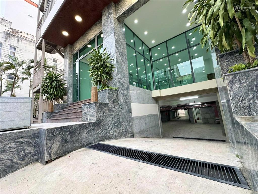 Cho thuê nhà góc 2 mặt tiền sư vạn hạnh phường 12 quận 10  gần vạn hạnh mall