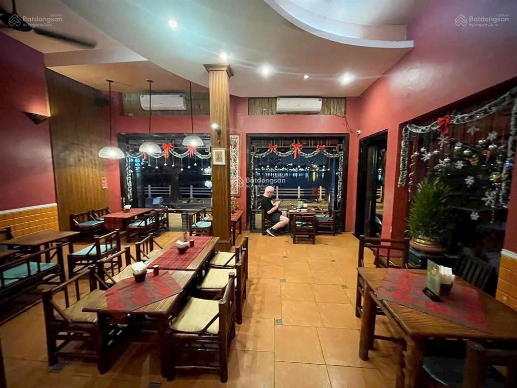 Cho thuê nhà ngang 5m kinh doanh tự do mặt tiền số 12 đông du, quận 1