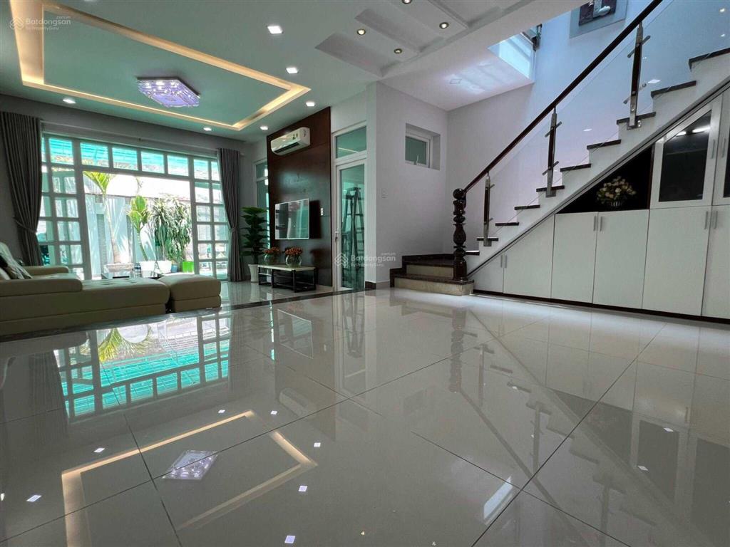 Cho thuê nhà mặt tiền 8a hoa lan phú nhuận