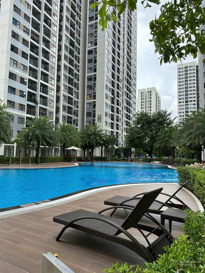 Căn hộ 3 phòng ngủ view hồ bơi  đầy đủ nội thất cao cấp