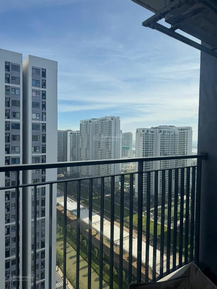 Căn hộ 3 phòng ngủ view hồ bơi  đầy đủ nội thất cao cấp