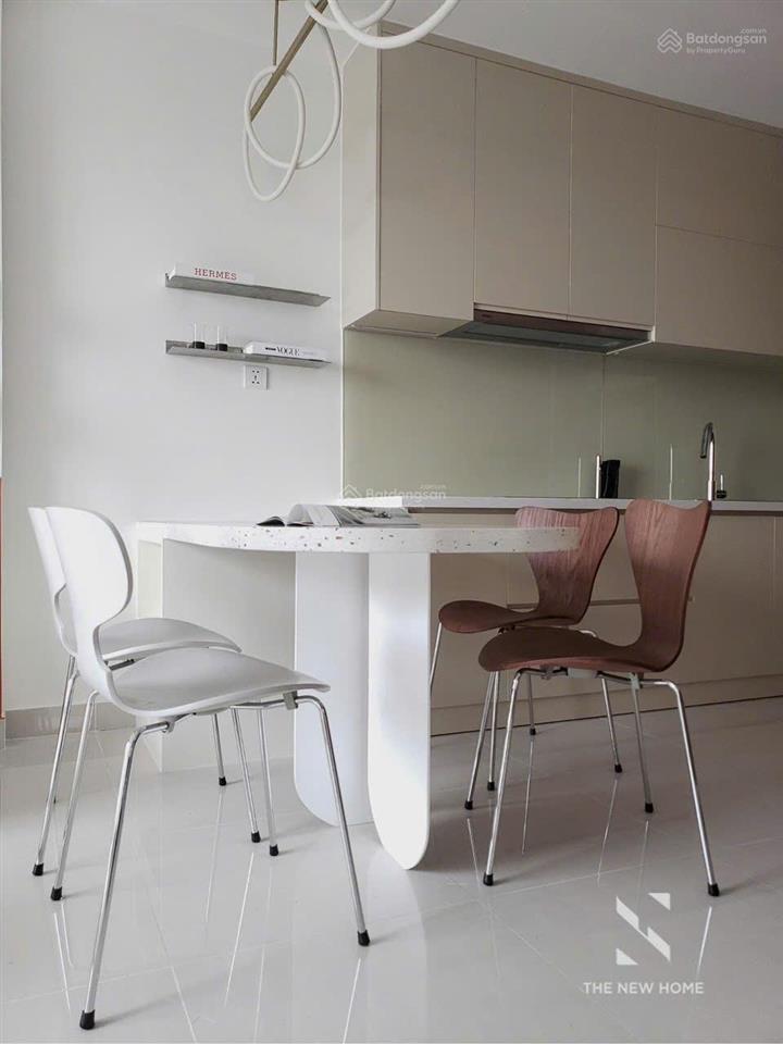 Căn hộ 3 phòng ngủ view hồ bơi  đầy đủ nội thất cao cấp