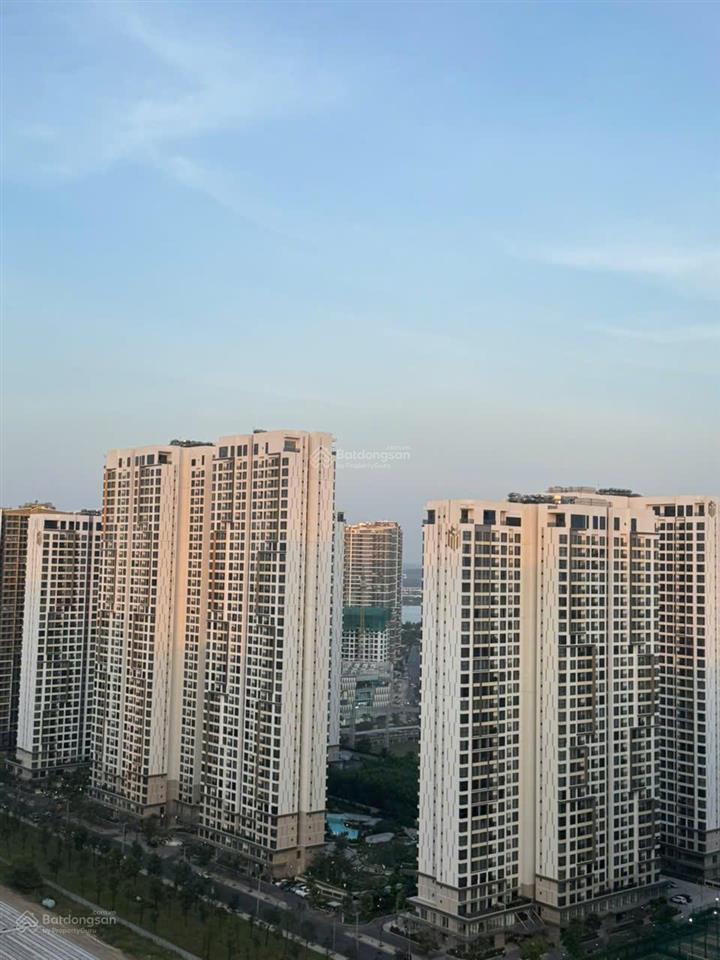 Căn hộ 3 phòng ngủ view hồ bơi  đầy đủ nội thất cao cấp