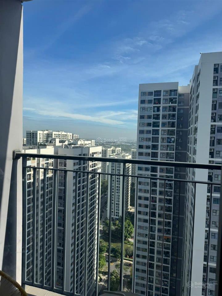 Căn hộ 3 phòng ngủ view hồ bơi  đầy đủ nội thất cao cấp