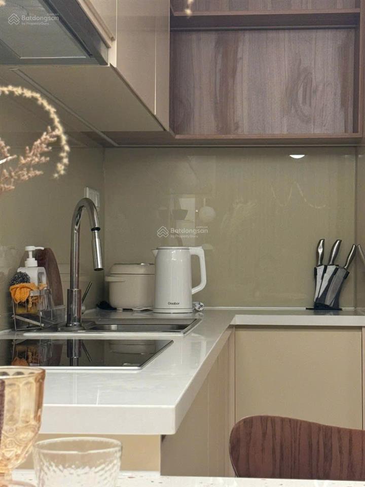 Căn hộ 3 phòng ngủ view hồ bơi  đầy đủ nội thất cao cấp