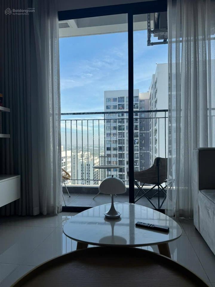 Căn hộ 3 phòng ngủ view hồ bơi  đầy đủ nội thất cao cấp