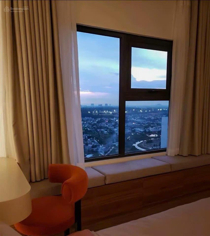 Căn hộ 3 phòng ngủ view hồ bơi  đầy đủ nội thất cao cấp