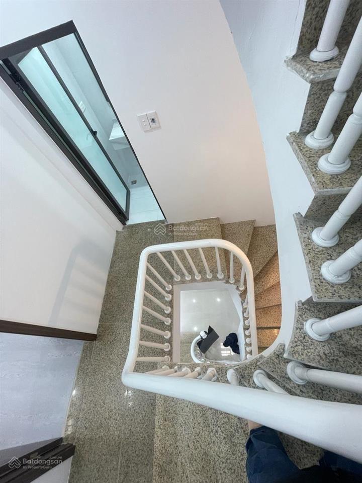 Chính chủ bán nhà trần đại nghĩa ngõ thông 30/34m nhà 5 tầng.fun nội thất.giá 9.05 tỷ.