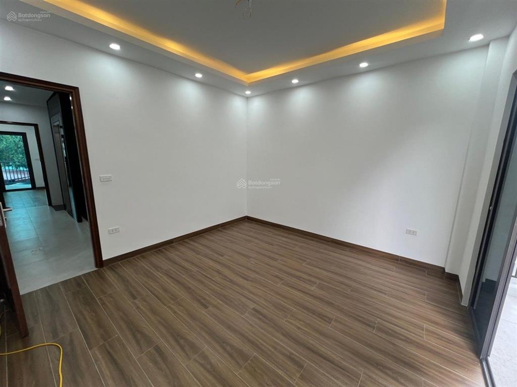 Bán nhà tây mỗ, 6 tầng thang máy, ô tô đỗ cửa. dân trí tốt