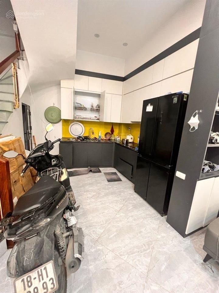 Bán nhà ngọc trục đại mỗ, 40m2 dân xây 5 tầng, ngõ nông thoáng. 7,1 tỷ còn thương lượng
