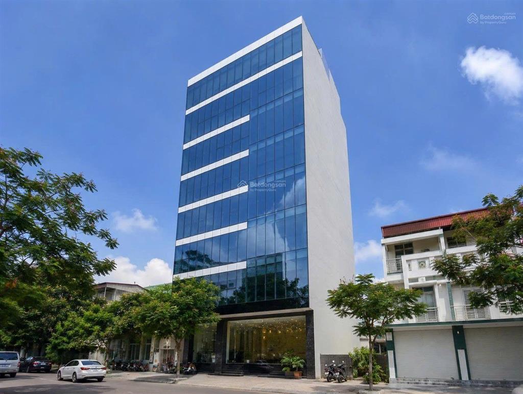 Giá đầu tư! chính chủ bán đất  mặt phố nguyễn văn huyên  110m²  mặt tiền 9m  tặng gpxd 8 tầng.
