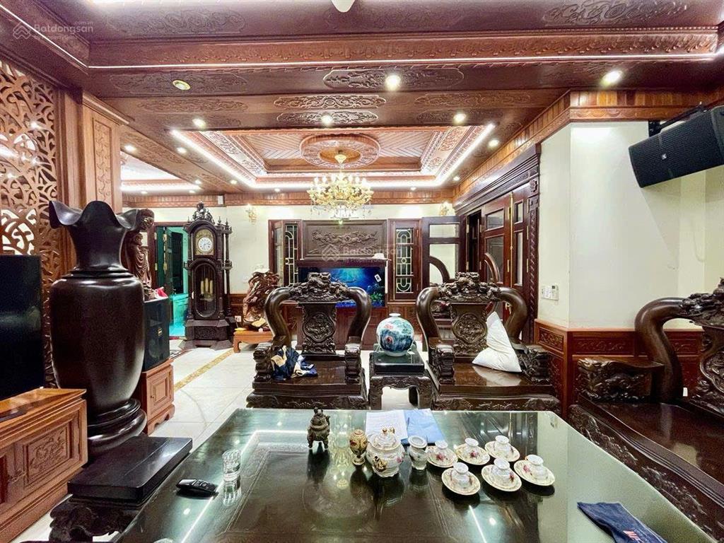 Giảm sốc 3 tỷ! nhà vip mặt ngõ hoàng quốc việt, ô tô tránh, tm, tặng nt,126m*5t*mt 9m. giá 39.2 tỷ