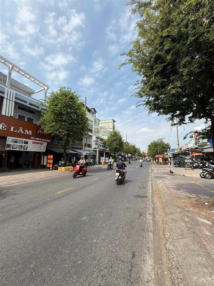 Bán nhà mặt tiền phạm thế hiển phường 4 quận 8, nhà nở hậu, sổ hồng riêng (ko quy hoạch)