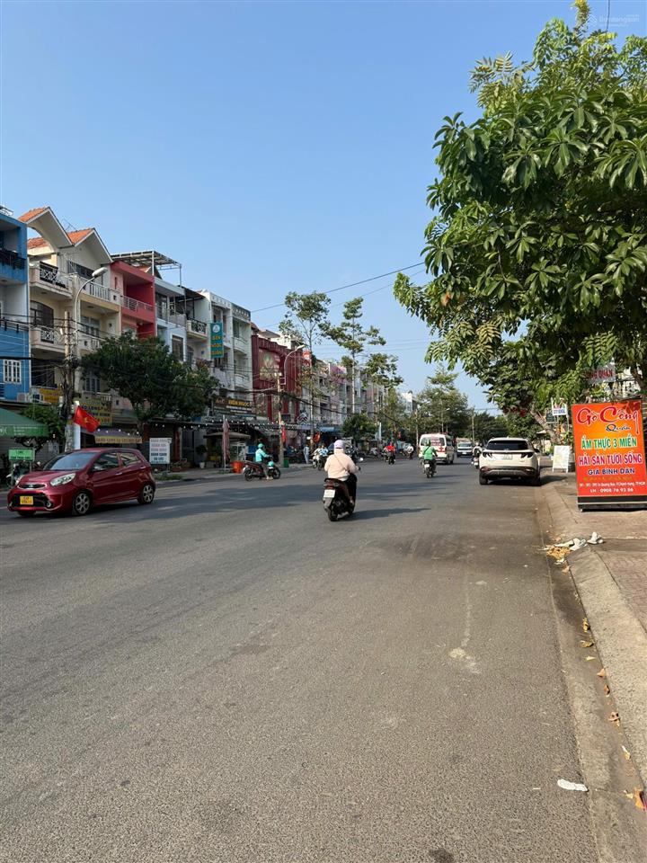 Bán nhà mặt tiền tạ quang bửu phường 4 quận 8. mặt tiền đường rộng 30m, vị trí kinh doanh sầm uất