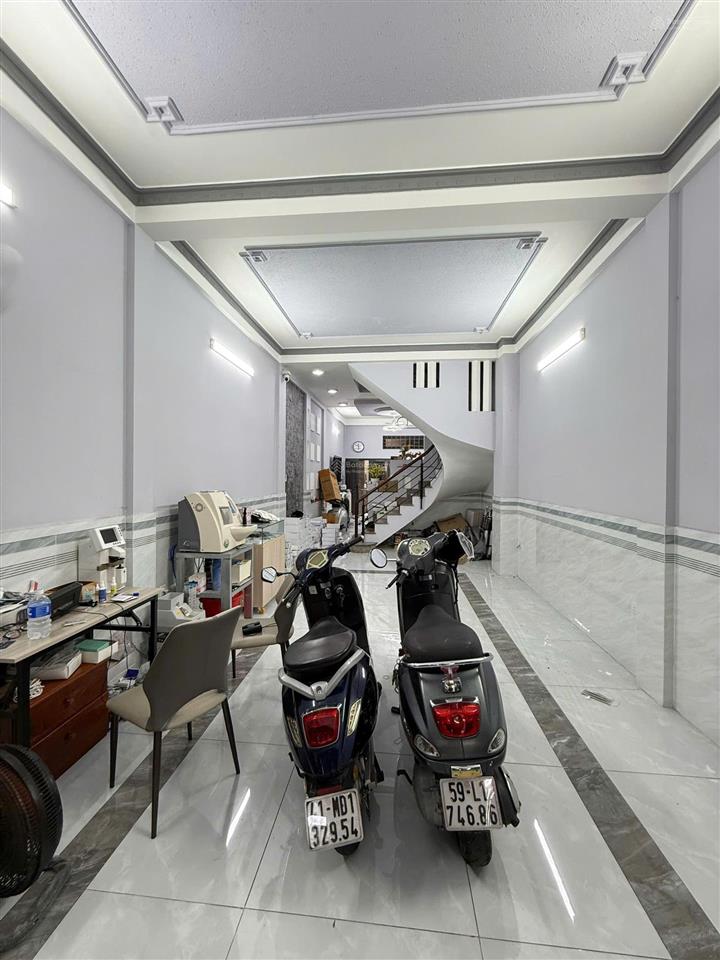Nhà mặt tiền khu cao lỗ (4x20). vị trí ngay bệnh viện q8 và tttm parc mall