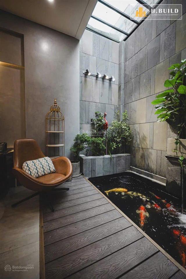Nhà mặt tiền khu biệt thự, có thang máy, hồ cá koi. nội thất cao cấp, xe ô tô đậu trong nhà