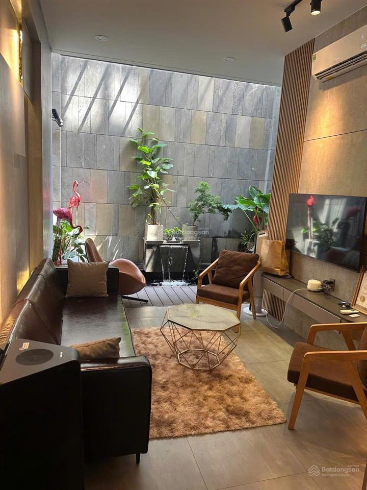Nhà mặt tiền khu biệt thự, có thang máy, hồ cá koi. nội thất cao cấp, xe ô tô đậu trong nhà