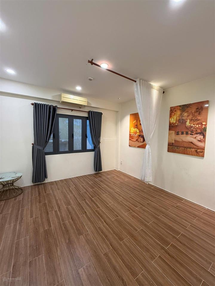 Bán nhà mới, vị trí kinh doanh đắc địa đối diện khu căn hộ sky view kết hợp với tuyến metro số 5