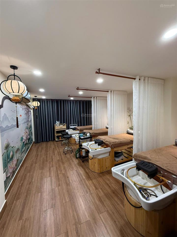 Bán nhà mới, vị trí kinh doanh đắc địa đối diện khu căn hộ sky view kết hợp với tuyến metro số 5