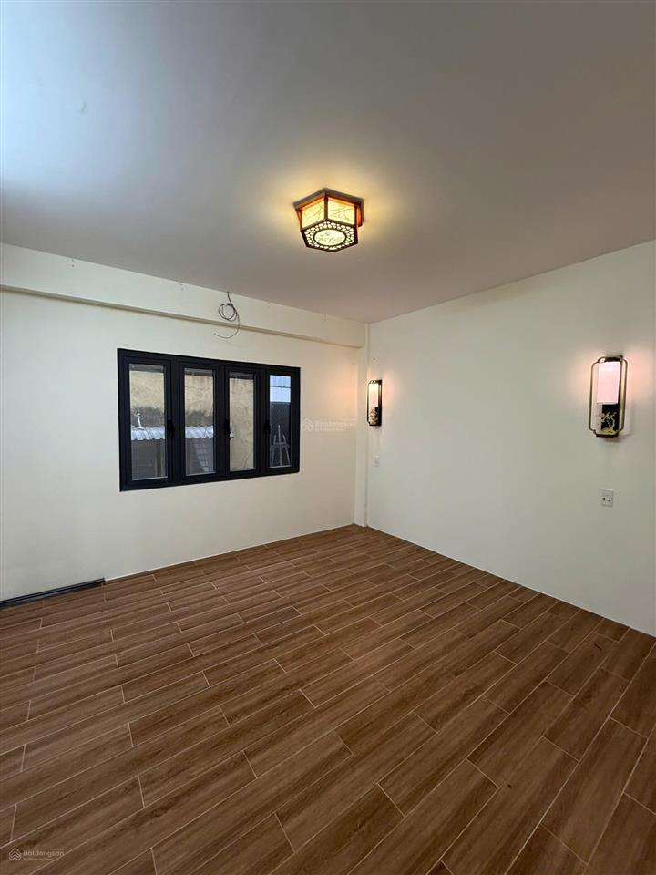 Bán nhà mới, vị trí kinh doanh đắc địa đối diện khu căn hộ sky view kết hợp với tuyến metro số 5